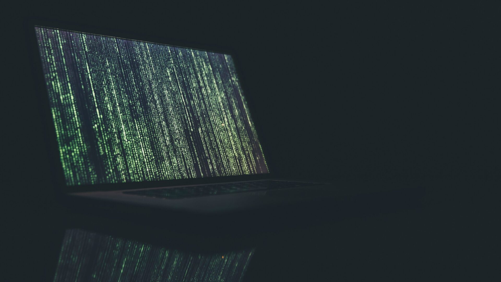 Grupos de ransomware Hive, LockBit e BlackCat atacam a mesma rede consecutivamente