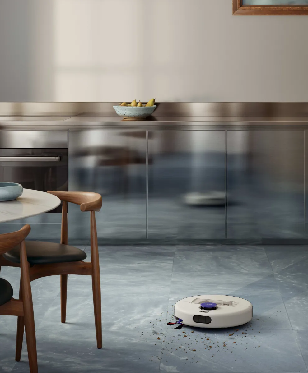 RB07 A MSILVIBL 052 RGB InUse Kitchen TiledFloor WoodenChairs CleanSweep A2 MIX dyson